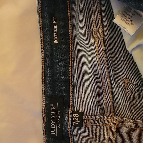 Judy Blue bleach splatter very distressed  jeans - Picture 6 of 10